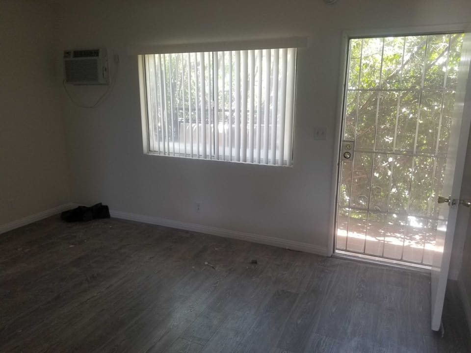 15556 Vanowen Street Unit 8