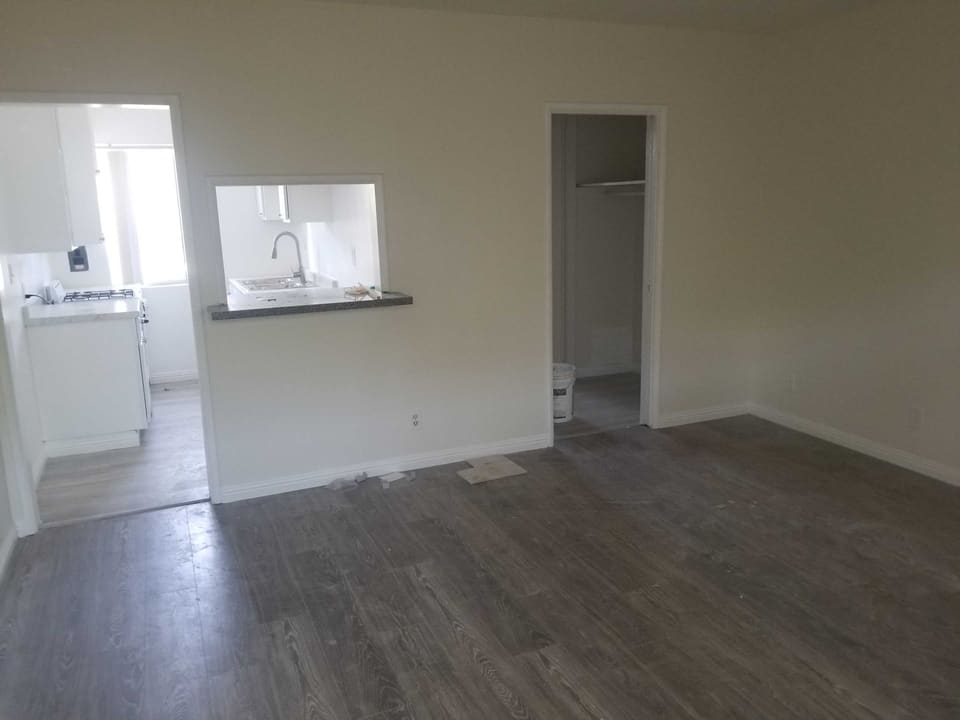 15556 Vanowen Street Unit 8