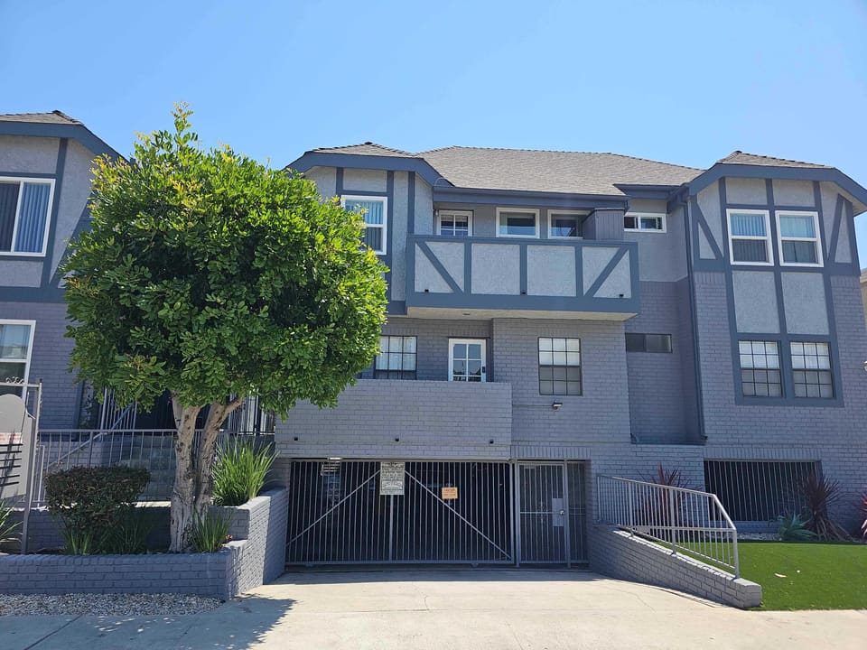 15010 Burbank Boulevard Unit 102