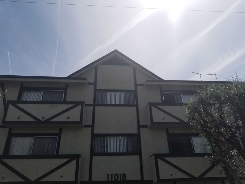 11028 Moorpark Street Unit 303