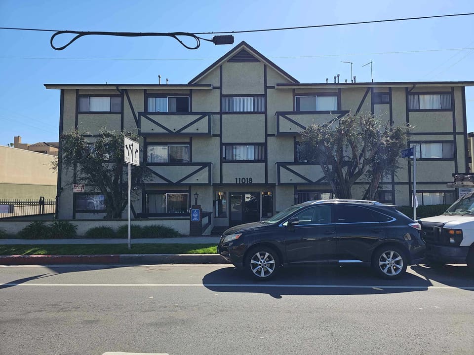 10128 Moorpark Street Unit 218