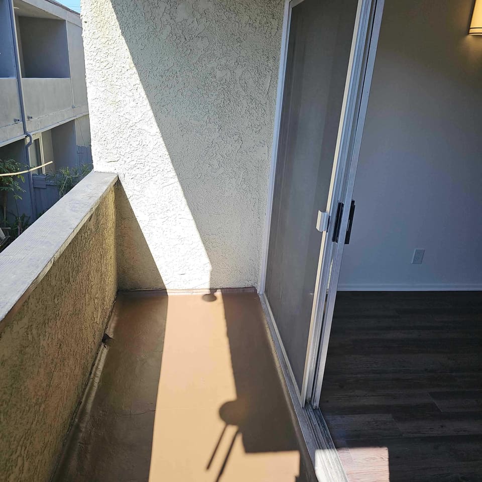 10128 Moorpark Street Unit 218