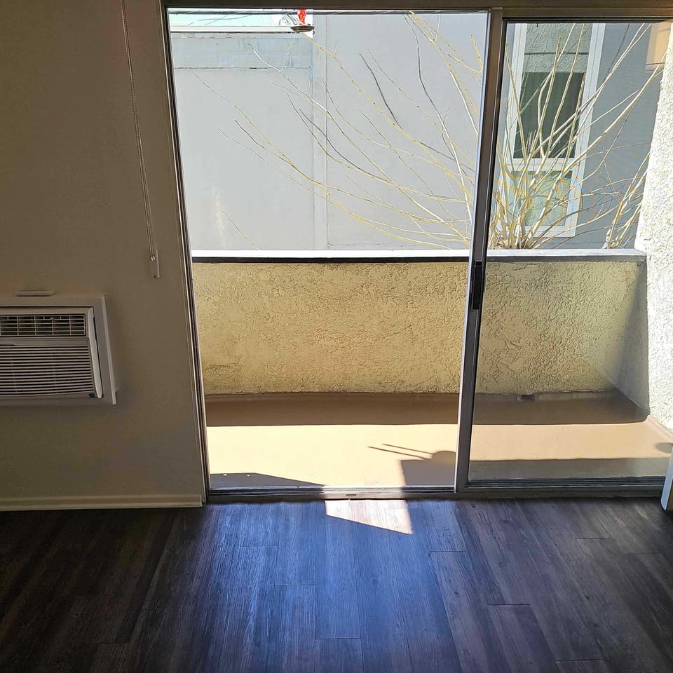 10128 Moorpark Street Unit 218