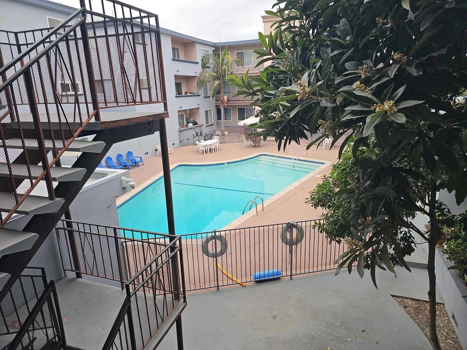 6049 Whitsett Avenue Unit 206