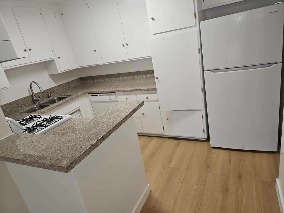 6049 Whitsett Avenue Unit 206