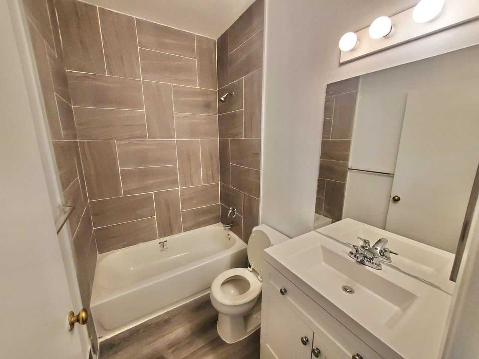 11469 Collins Street Unit 202