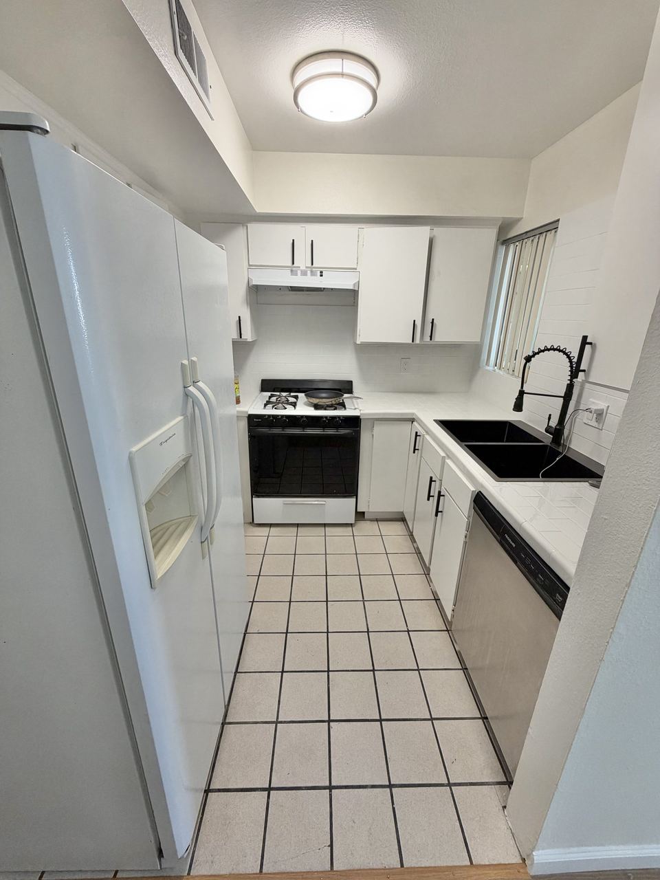 6155 Reseda Boulevard Unit 2