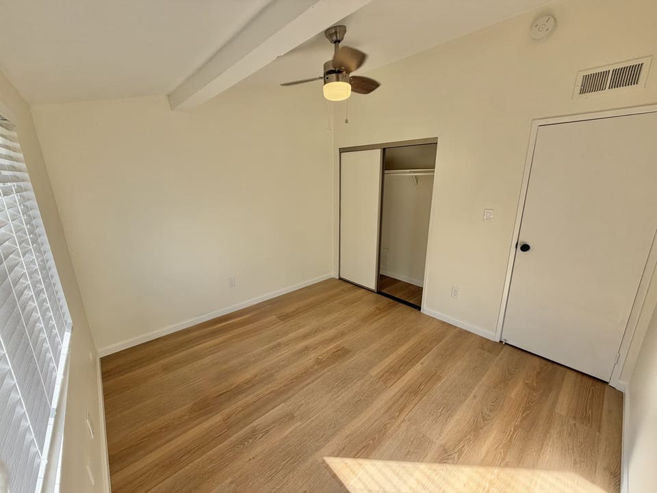 6155 Reseda Boulevard Unit 2