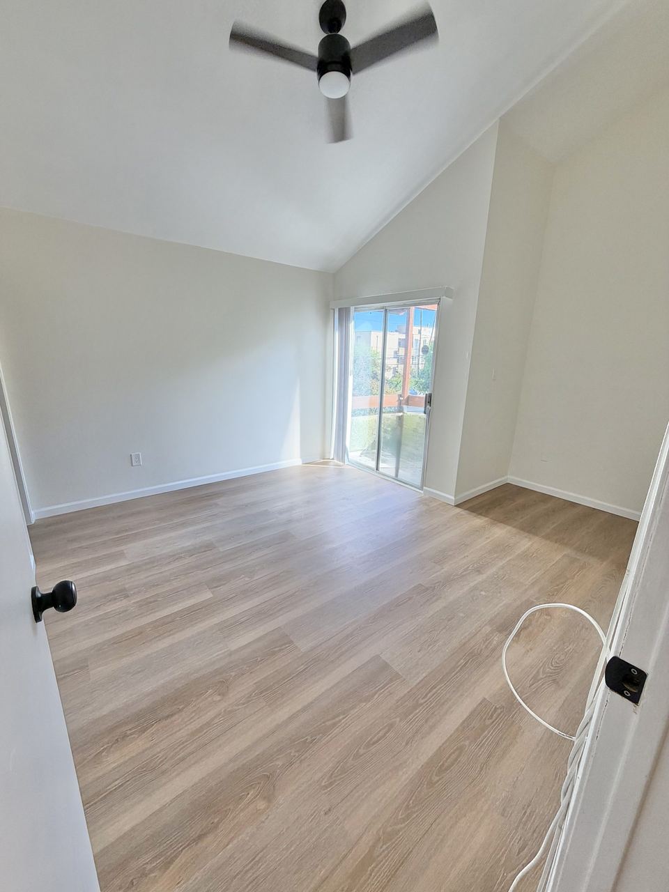 6155 Reseda Boulevard Unit 2