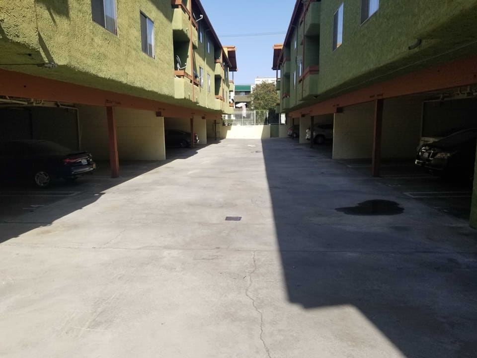6155 Reseda Boulevard Unit 2