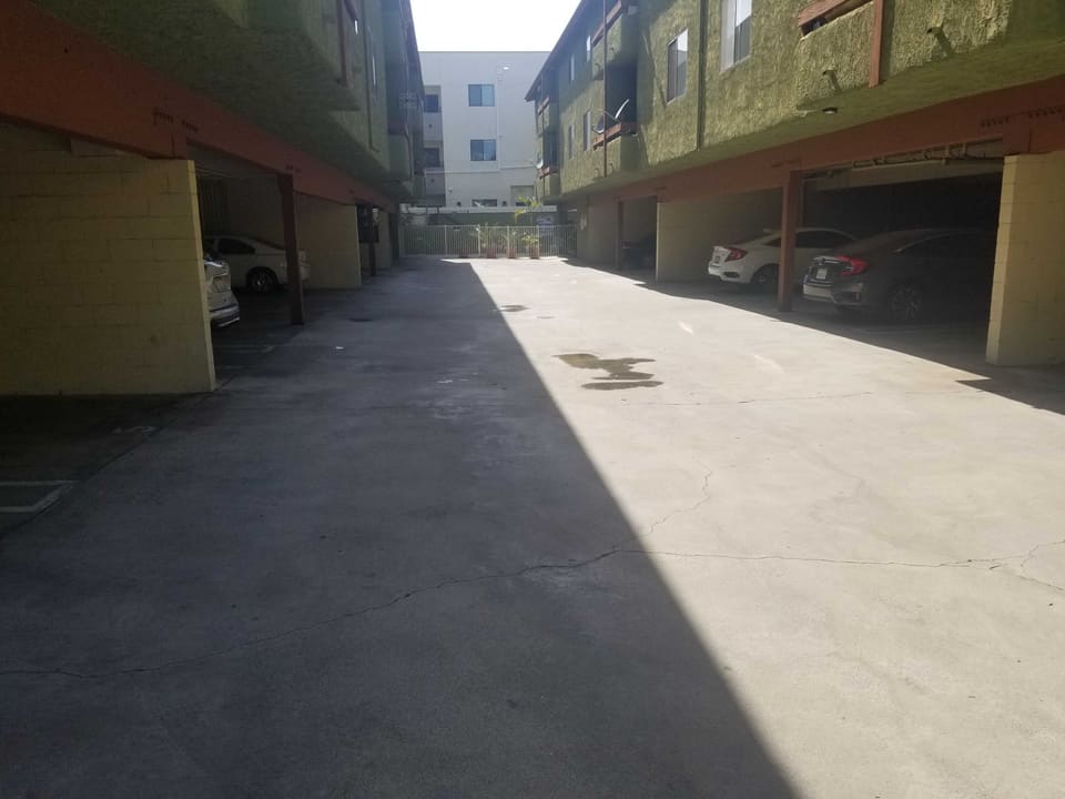 6155 Reseda Boulevard Unit 2