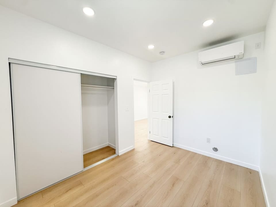 15560 Vanowen Street Unit 6