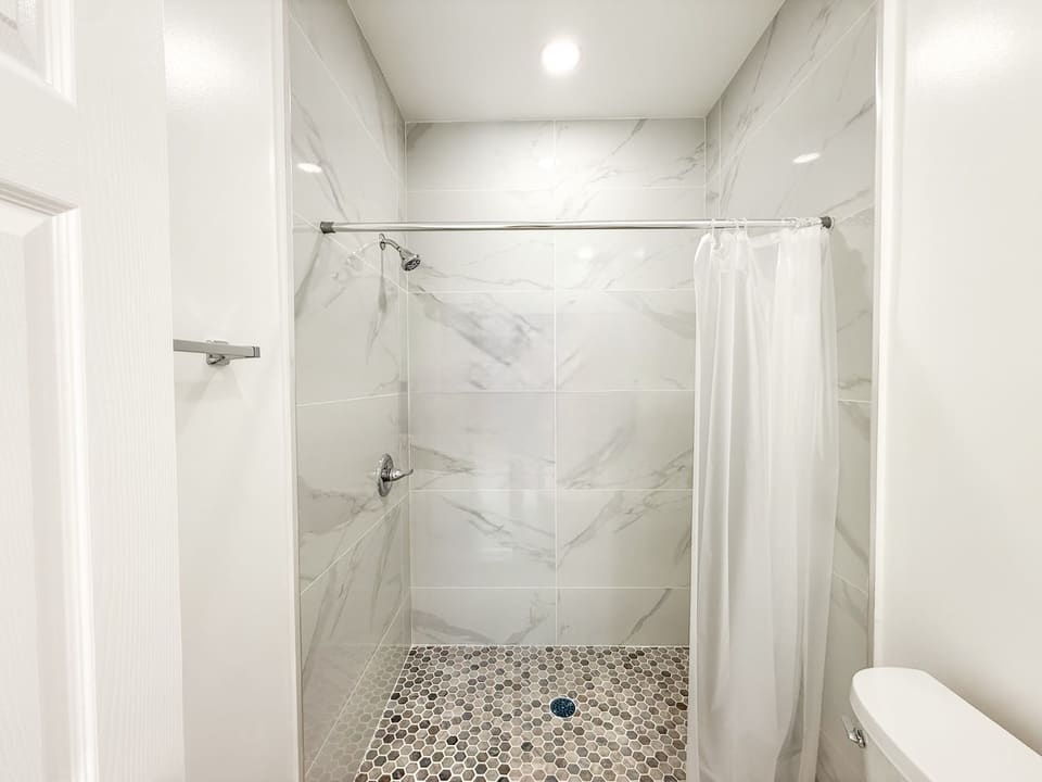 15560 Vanowen Street Unit 6