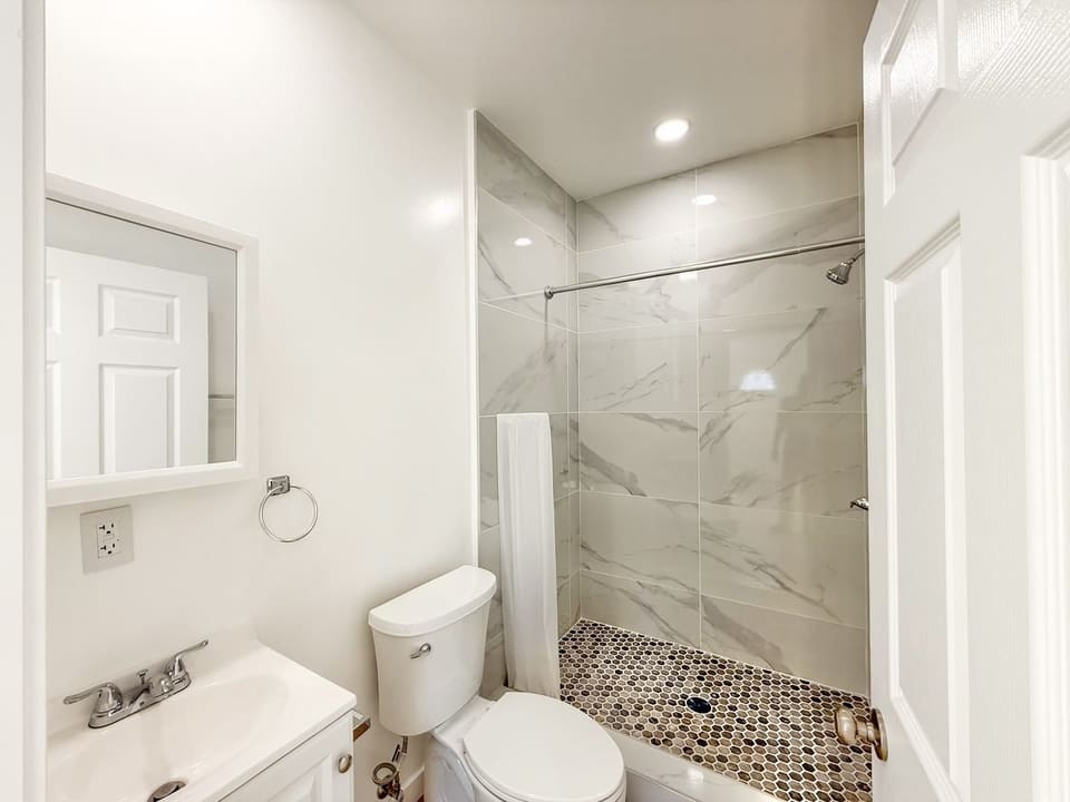15560 Vanowen Street Unit 6