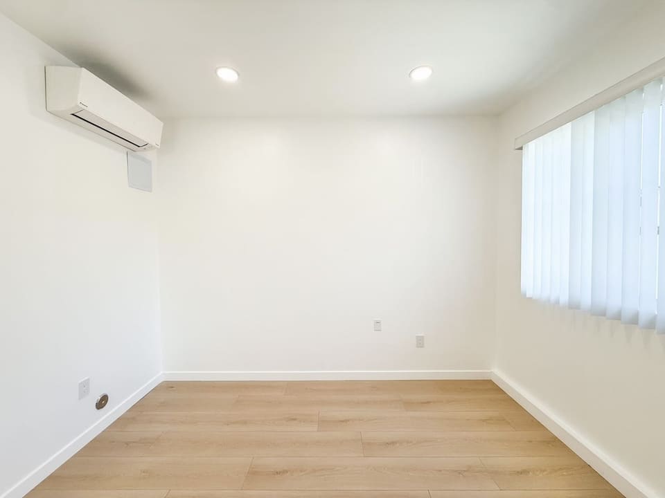 15560 Vanowen Street Unit 6