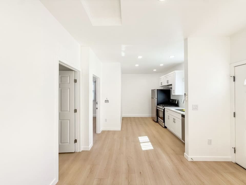 15560 Vanowen Street Unit 6