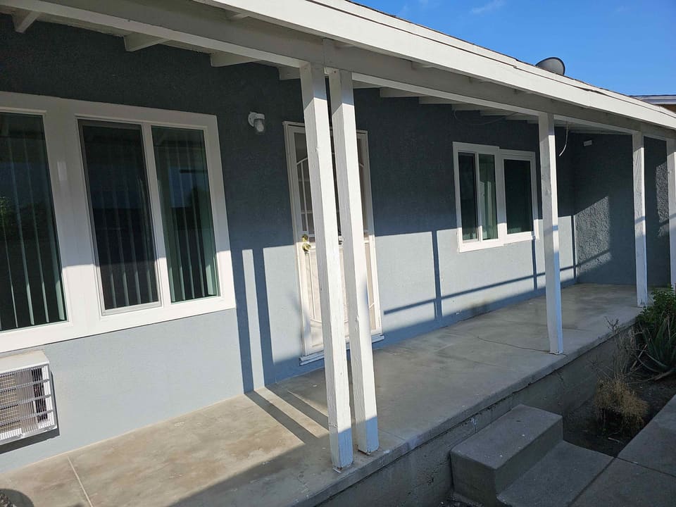 15560 Vanowen Street Unit 6