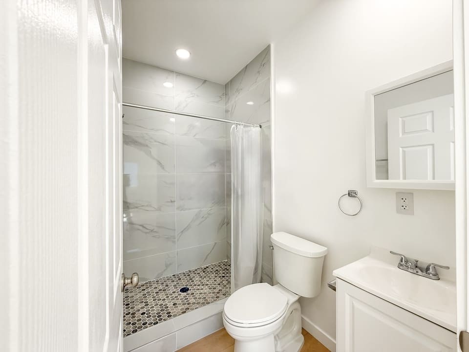 15560 Vanowen Street Unit 6