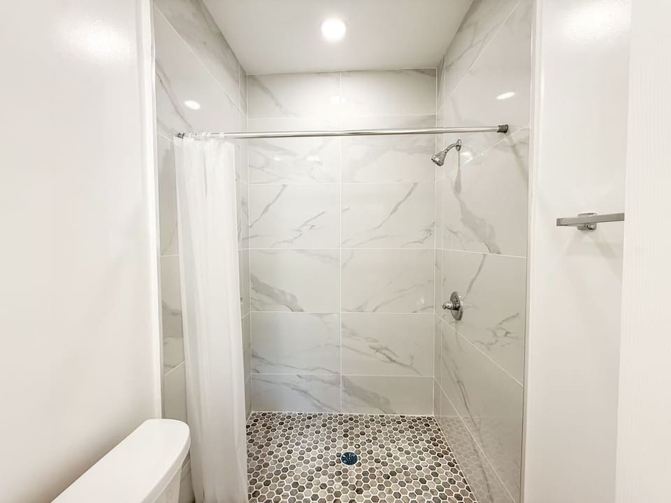 15560 Vanowen Street Unit 6