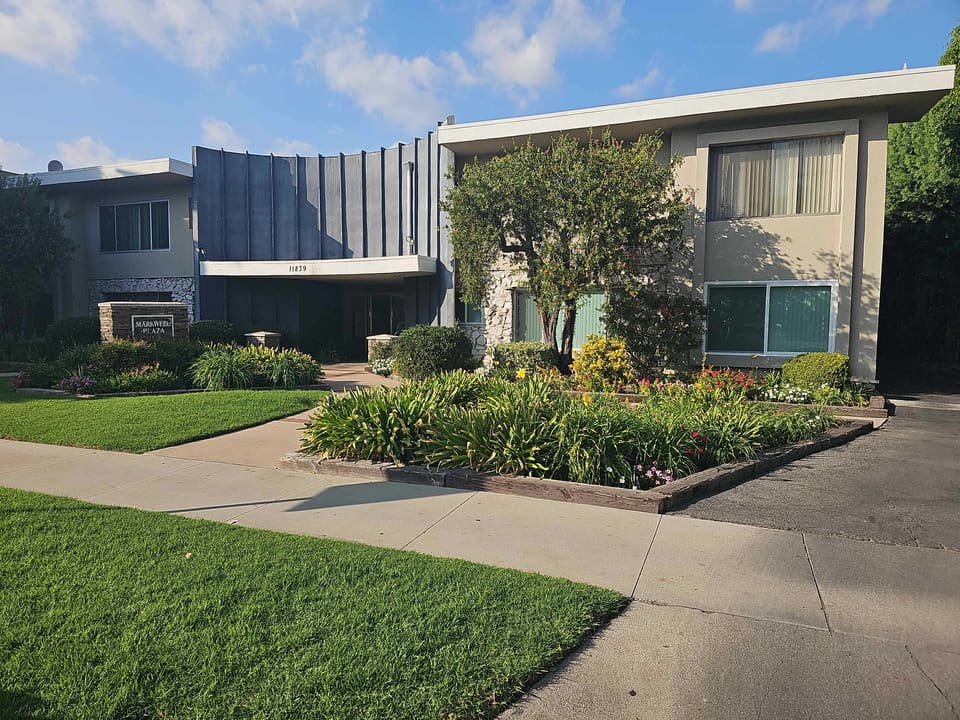 11849 Magnolia Boulevard Unit 19