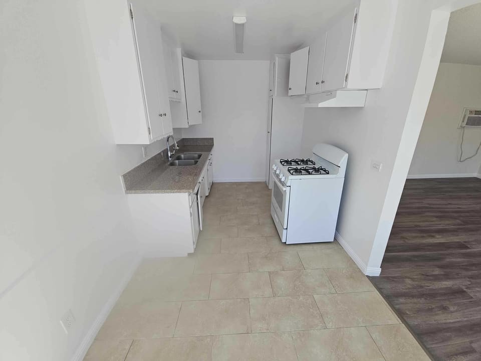 19415 Haynes Street Unit 5