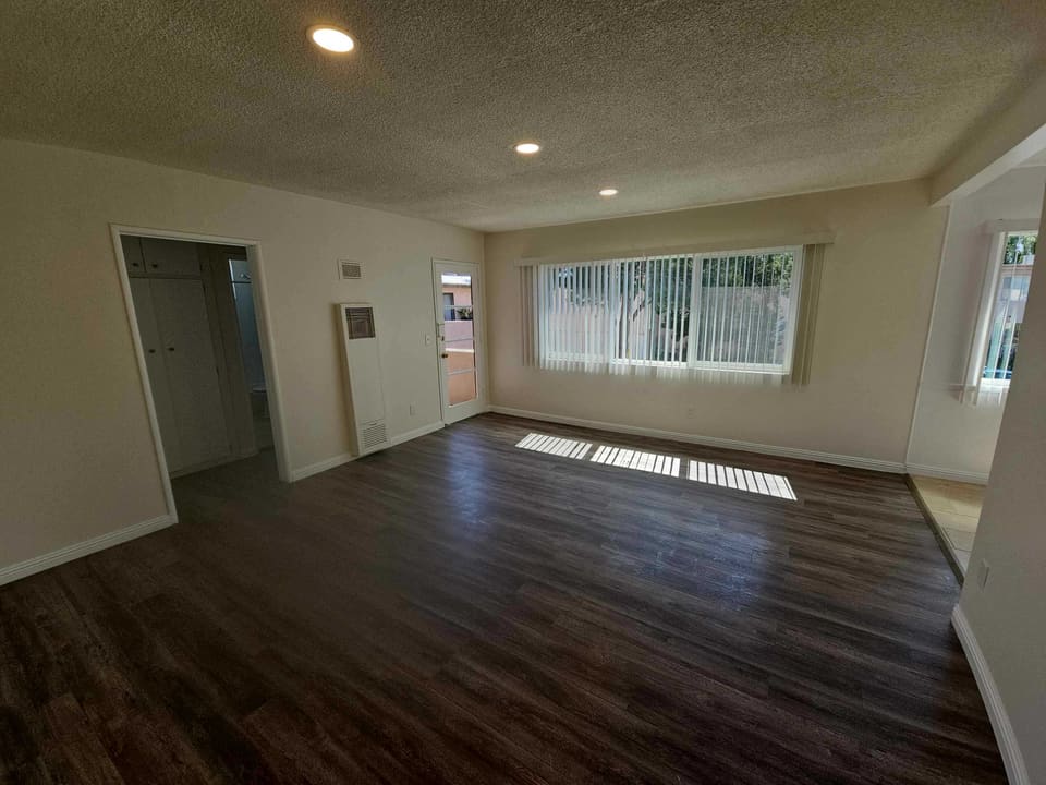 19415 Haynes Street Unit 5