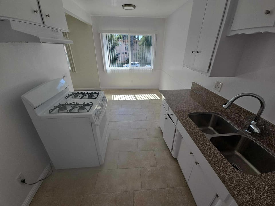 19415 Haynes Street Unit 5