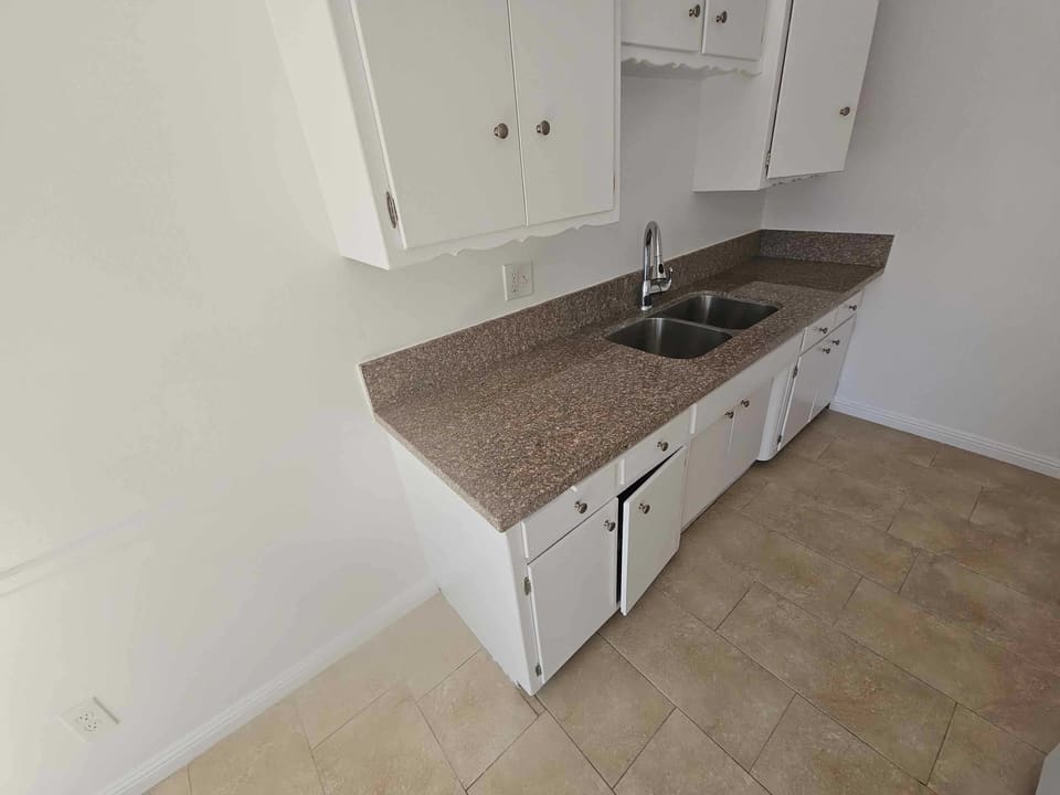 19415 Haynes Street Unit 5