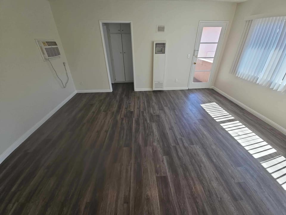 19415 Haynes Street Unit 5