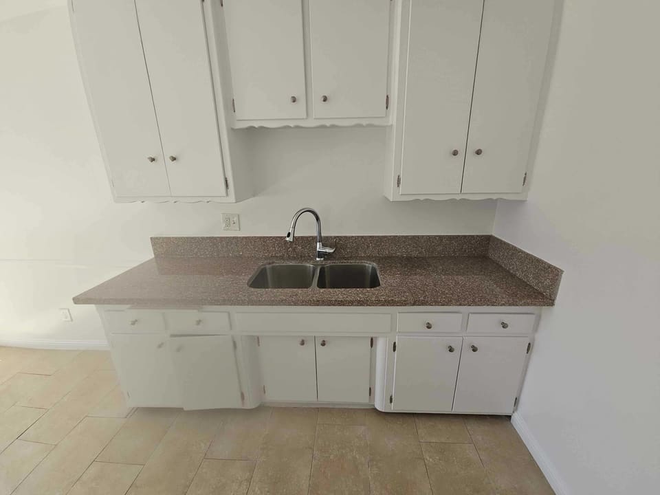 19415 Haynes Street Unit 5
