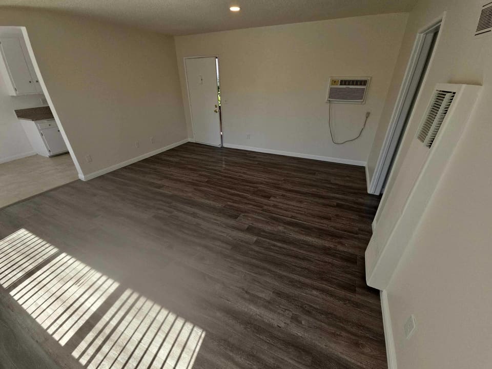 19415 Haynes Street Unit 5