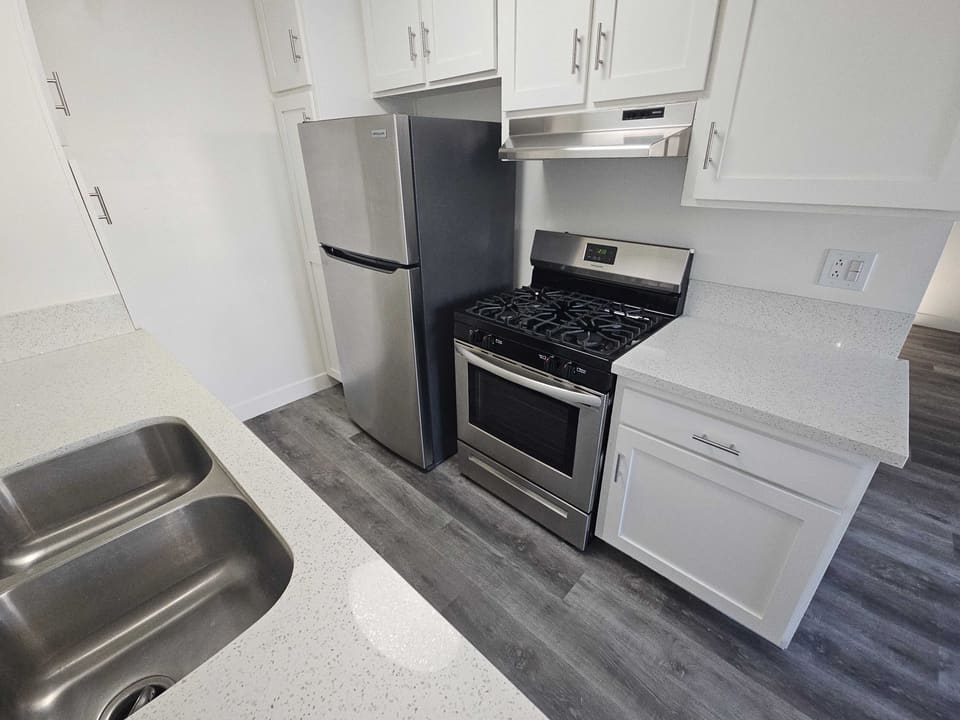 5055 Woodman Avenue Unit 208
