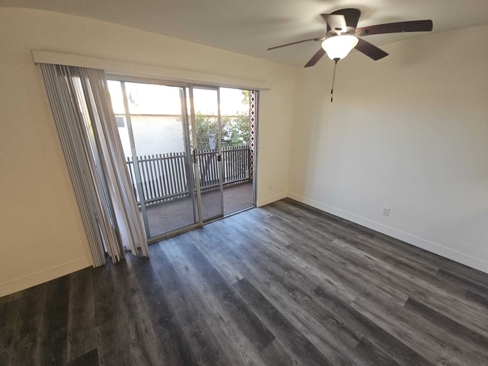 5055 Woodman Avenue Unit 208
