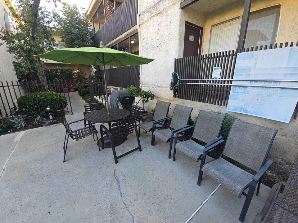 5055 Woodman Avenue Unit 208