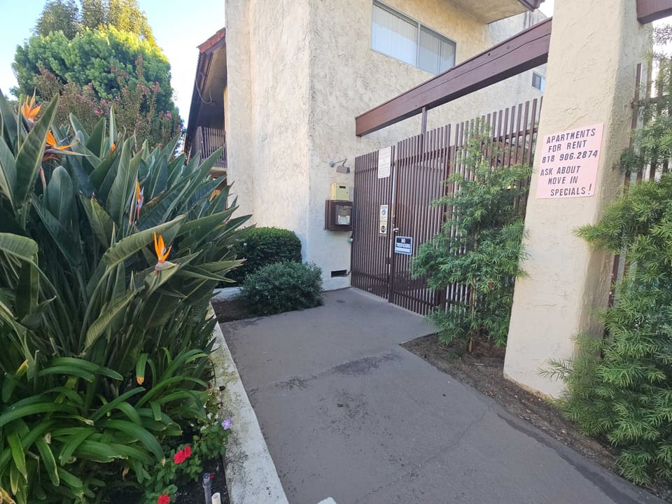 5055 Woodman Avenue Unit 208