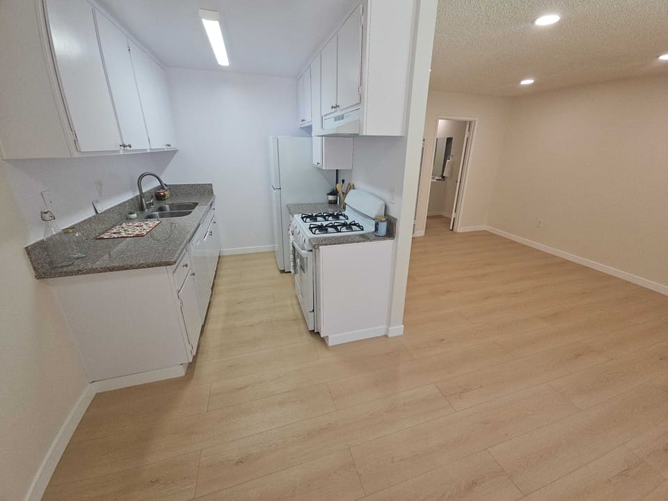 5471 Kester Avenue Unit 122