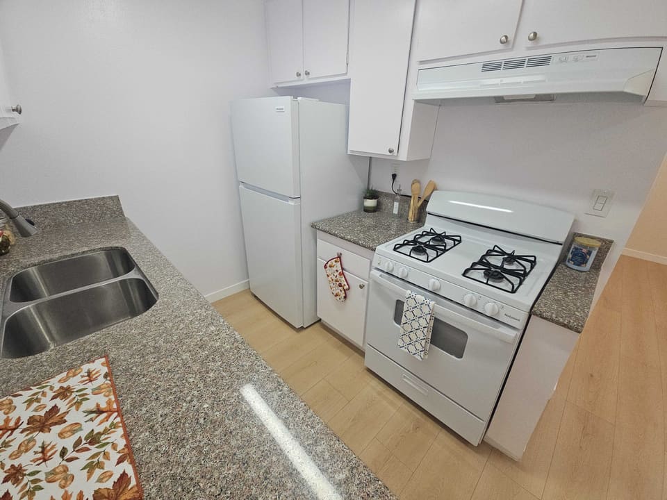 5471 Kester Avenue Unit 122