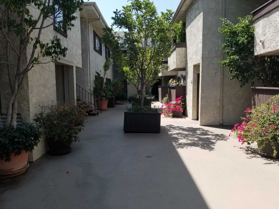 4637 Coldwater Canyon Avenue Unit 105