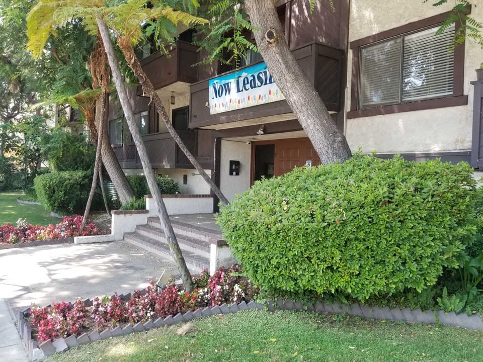 4637 Coldwater Canyon Avenue Unit 105