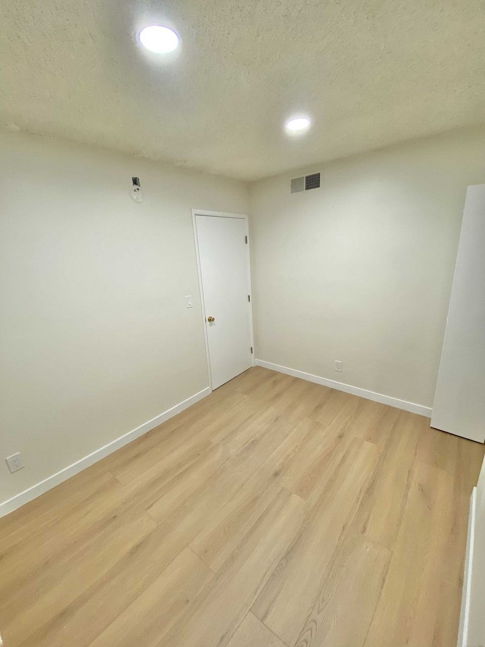 6049 Whitsett Avenue Unit 208