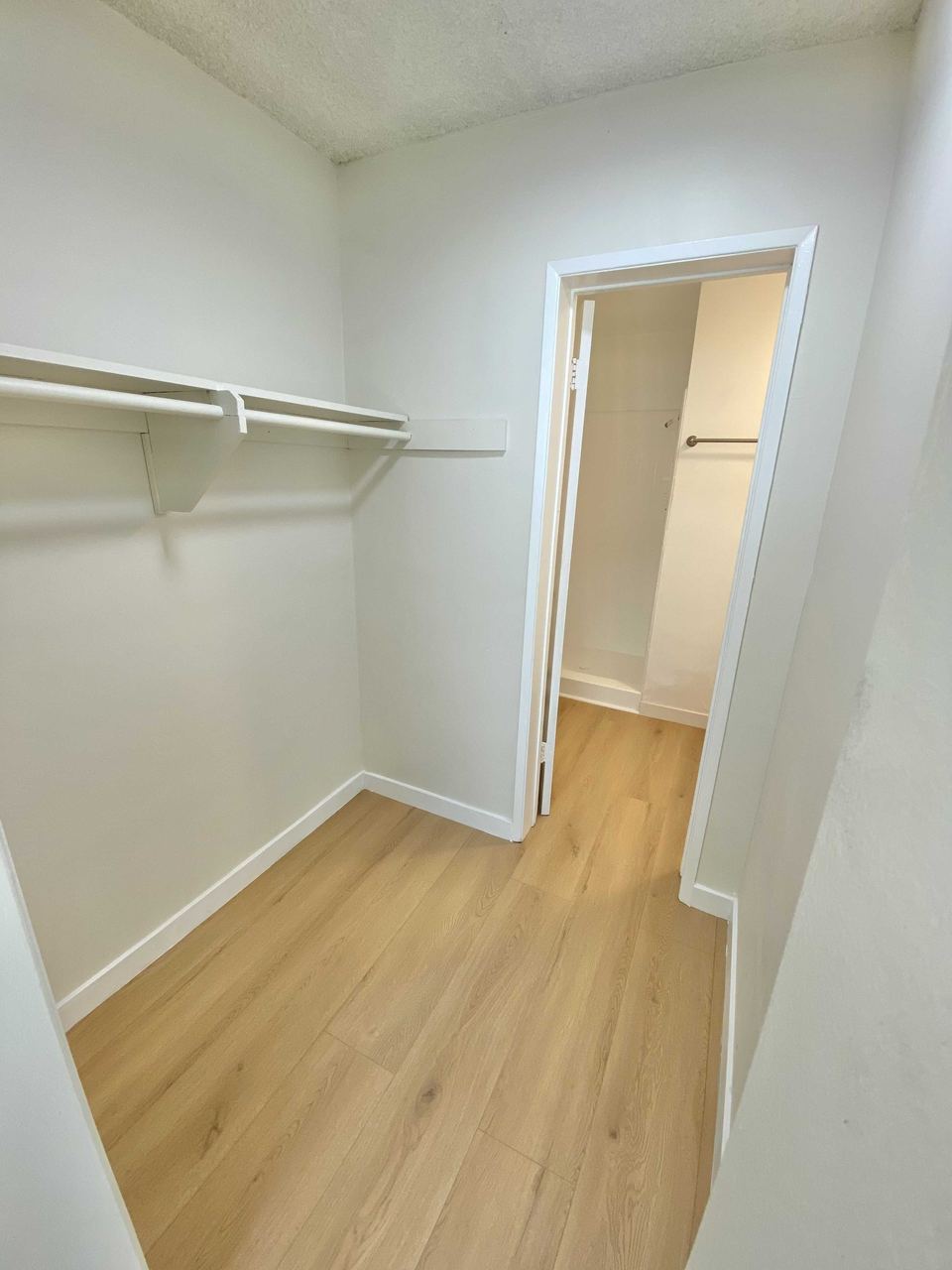 6049 Whitsett Avenue Unit 208
