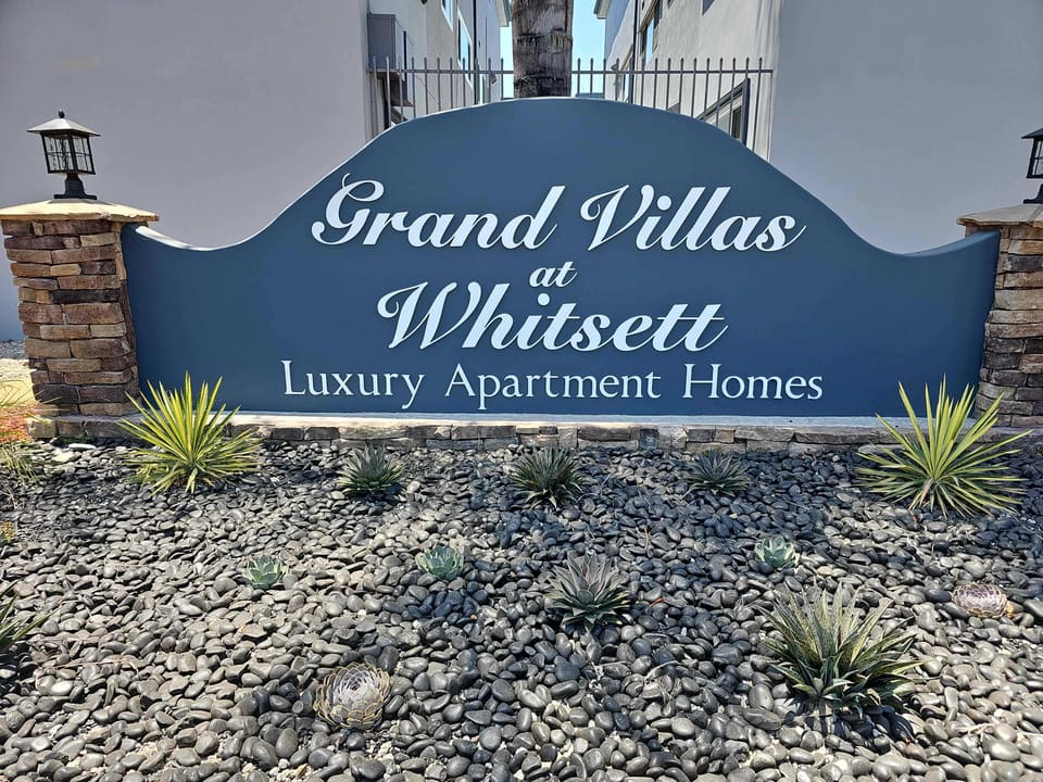 6049 Whitsett Avenue Unit 208