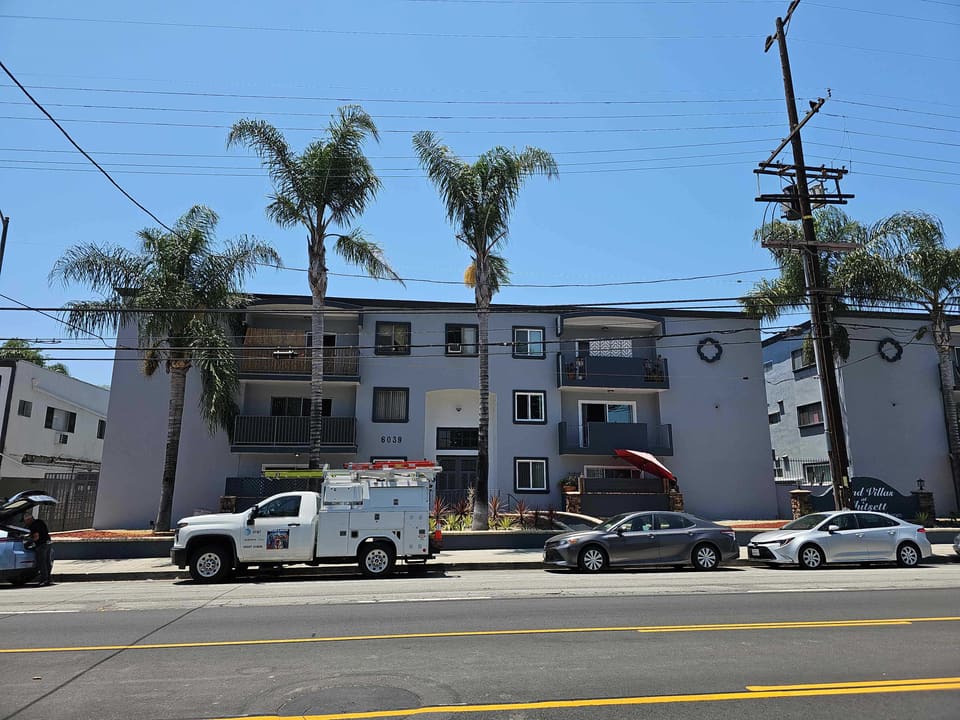 6049 Whitsett Avenue Unit 208
