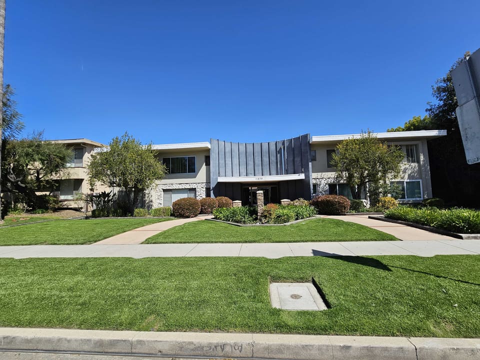11839 Magnolia Boulevard Unit 26