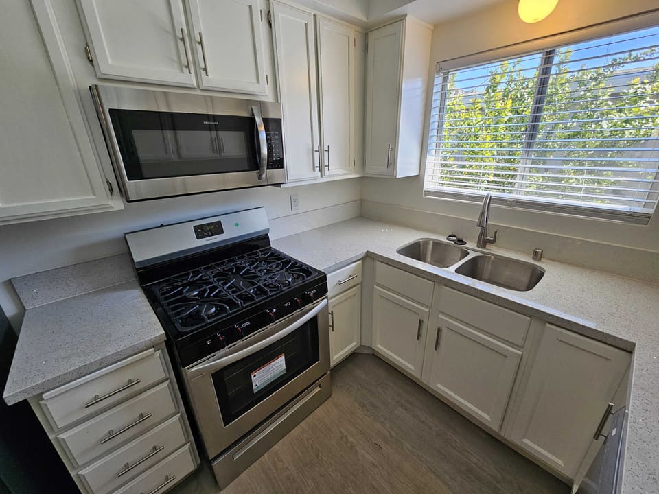 11839 Magnolia Boulevard Unit 26