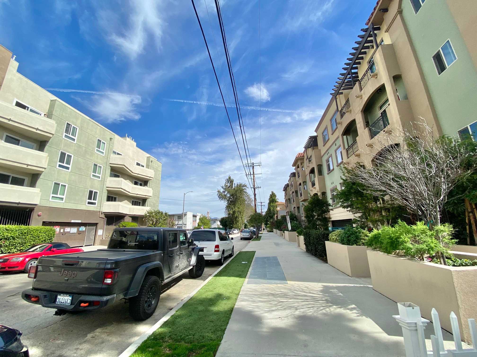 10960 Bloomfield Street Unit PH-4 · Photo 1