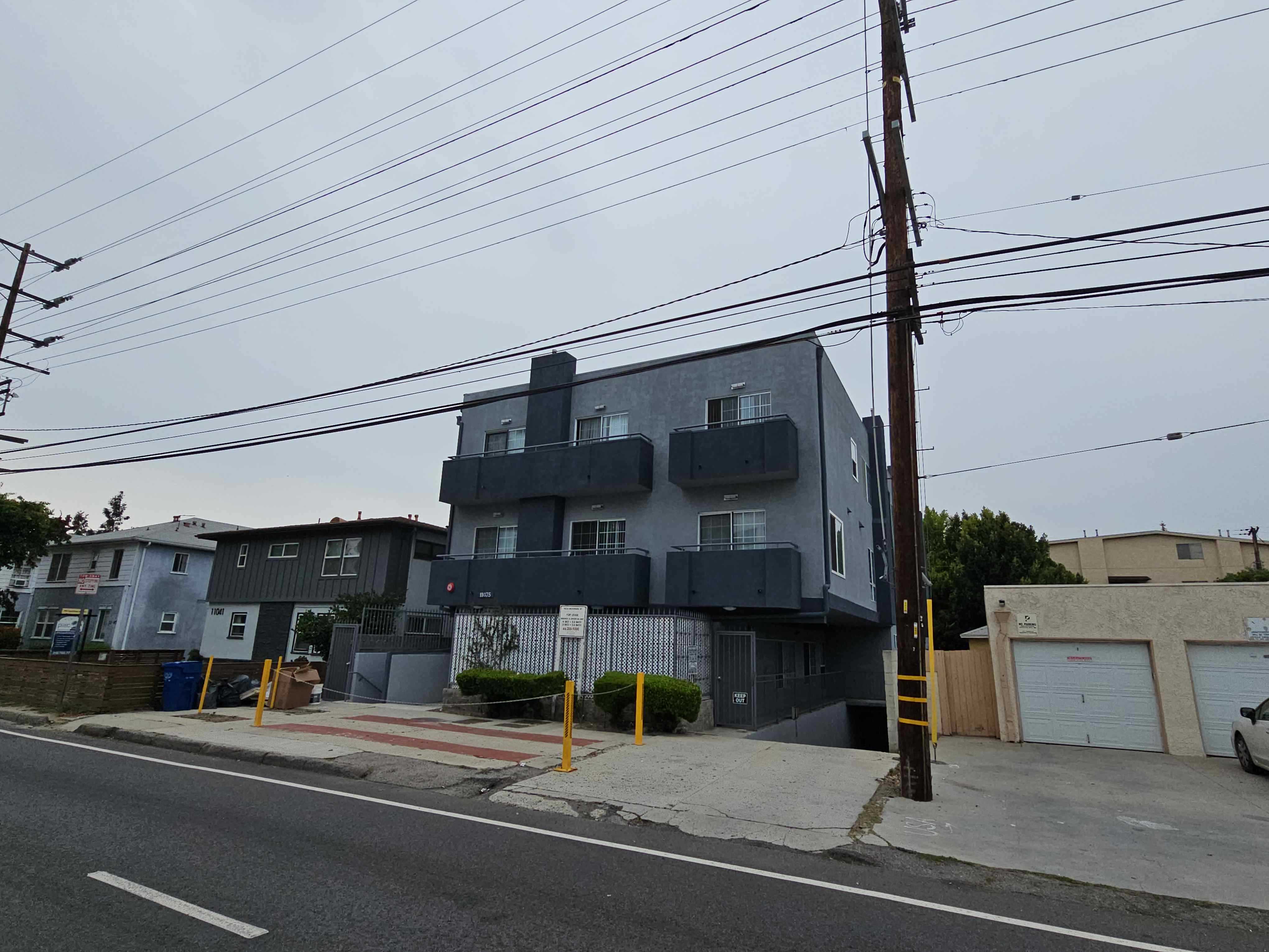 11045 Moorpark Street Unit 102