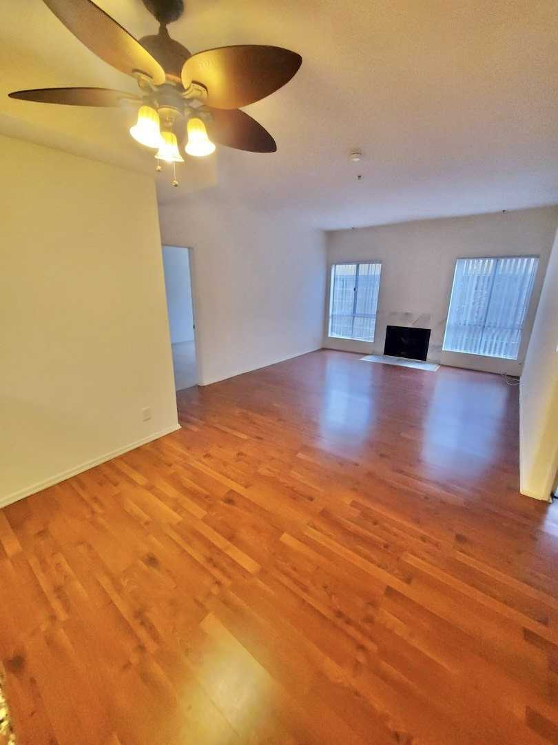 11045 Moorpark Street Unit 102
