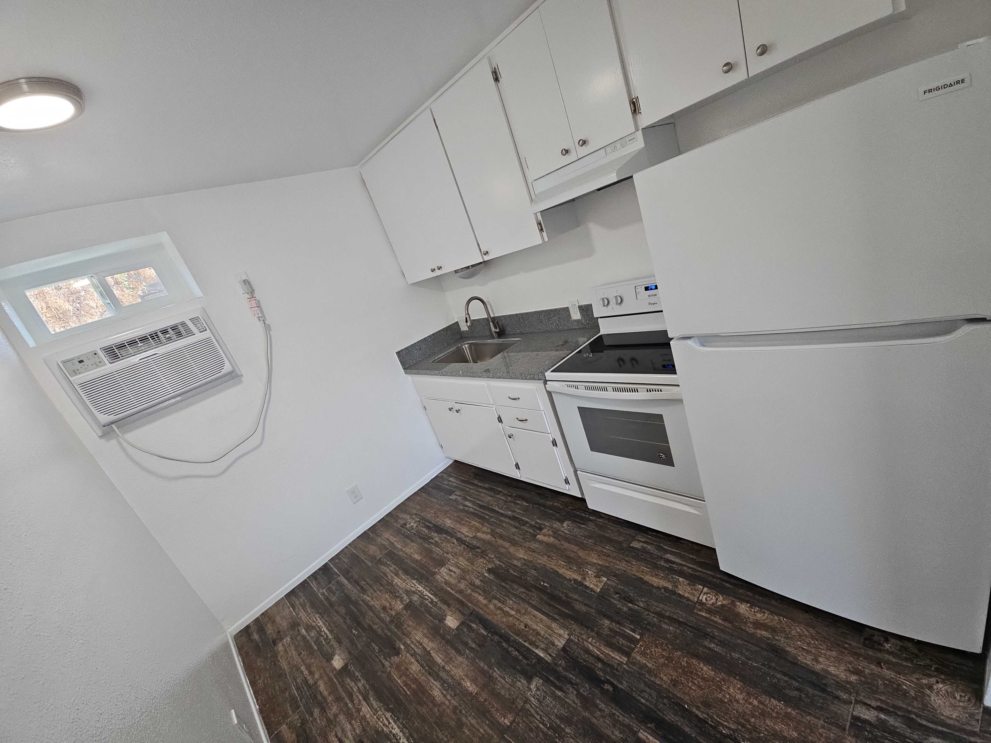 15644 Leadwell Street Unit 9