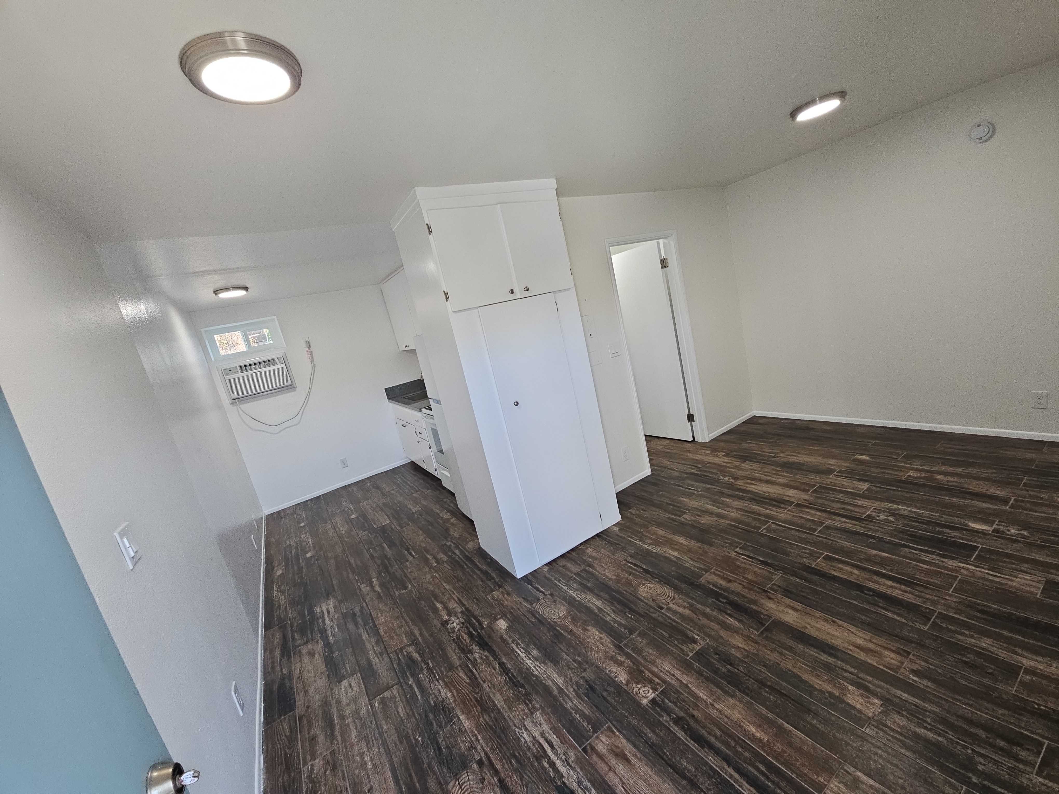 15644 Leadwell Street Unit 9